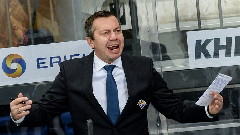 Новый главный тренер СКА и сборной России. В какой хоккей играют его команды?