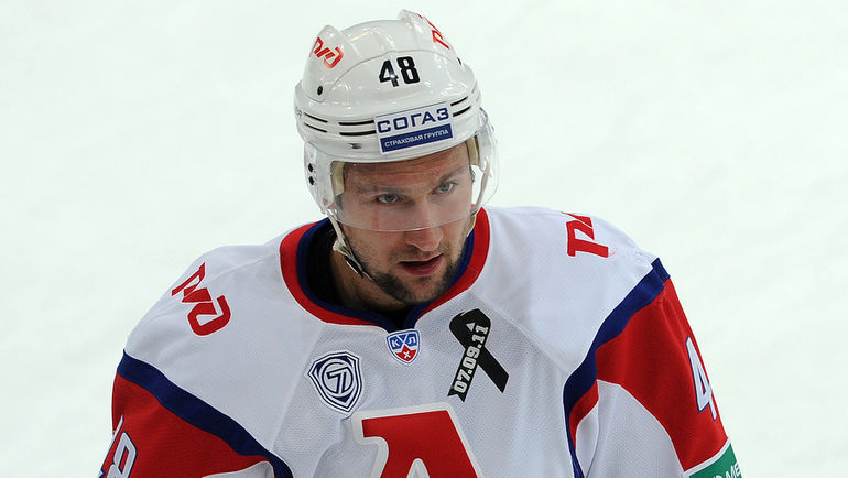 Скандального хоккеиста обвинили в краже 45 миллионов рублей. Он обещал за них биткоины