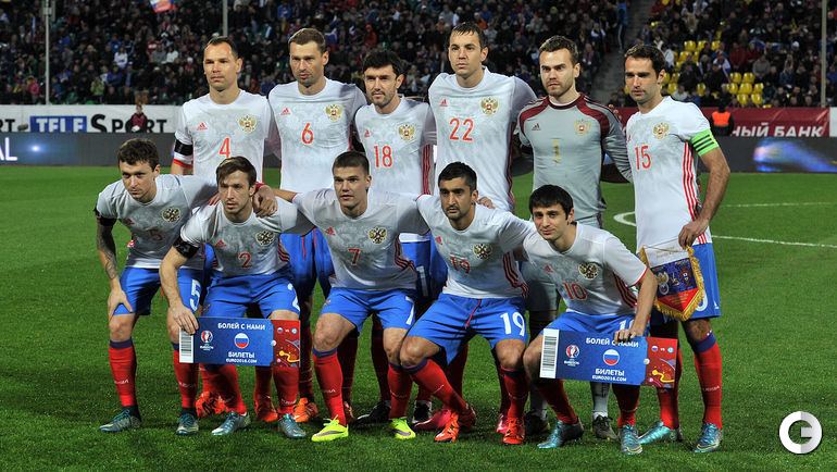 Россия в траурных повязках (до игры)