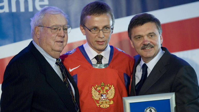 Рене ФАЗЕЛЬ (справа) и Игорь ЛАРИОНОВ (в центре). Фото REUTERS