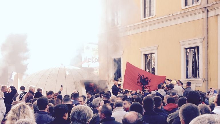 Тирана в огне.  Албания перед матчем "Локо"