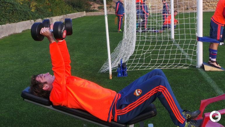 Футболисты ЦСКА взялись за гантели