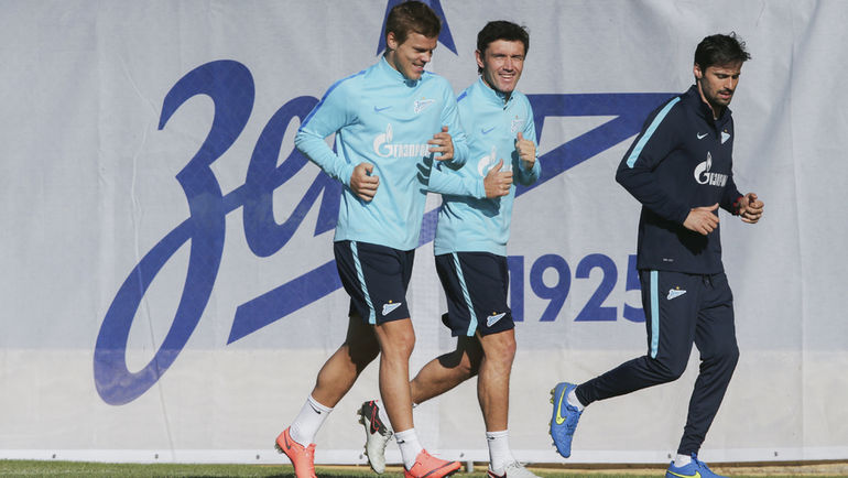 Александр КОКОРИН, Юрий ЖИРКОВ и тренер Педру СИЛЬВА. Фото Вячеслав ЕВДОКИМОВ, ФК