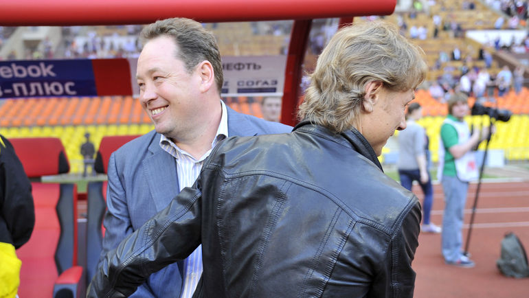 Главный тренер сборной России Леонид СЛУЦКИЙ и Валерий КАРПИН. Фото Алексей ИВАНОВ,