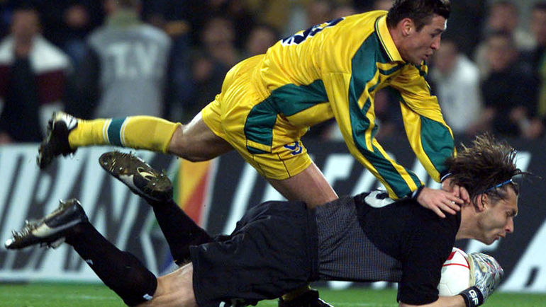 Сезон-2000/01, проведенный в Португалии, Сергей ОВЧИННИКОВ считает лучшим в своей европейской карьере. Фото REUTERS