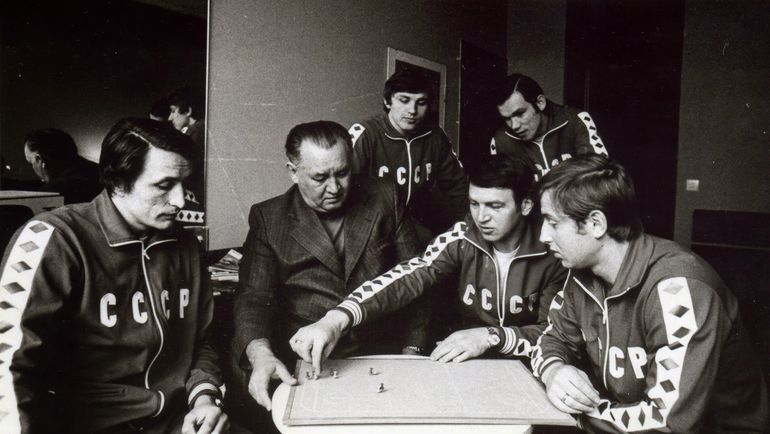 Борис КУЛАГИН (в центре). Фото chelyabinskhockey.blogspot.ru