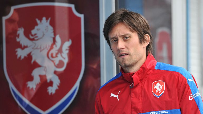 Жерар пике показал фак серхио рамос Жерар пике показал фак серхио рамос
