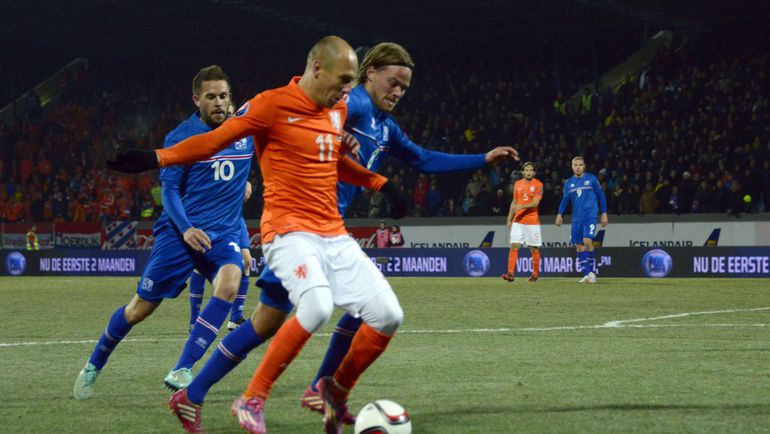 За бортом квалификации исландцы оставили Арьена РОББЕНА и остальную Голландию. Фото REUTERS