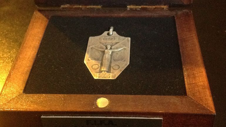Та самая бронзовая медаль ЧМ-1966, которую получили футболисты сборной СССР. Фото "СЭ"