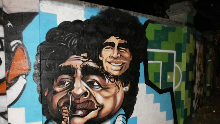 Наркоман Диего Марадона в народном творчестве. Фото wikimedia.org