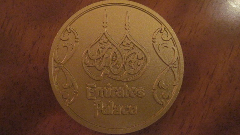 Ключ-медаль от номера Emirates Palace. Фото "СЭ"