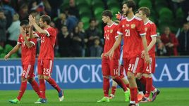 Пятница. Краснодар. Россия - Кот-д—Ивуар - 0:2. Футболисты сборной России покидают поле под свист трибун.