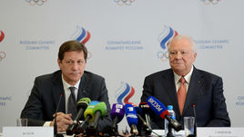 Вчера. Москва. Президент Олимпийского комитета России Александр ЖУКОВ (слева) и глава Независимой общественной антидопинговой комиссии Виталий СМИРНОВ.