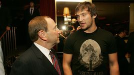 Александр ОВЕЧКИН и комиссар НХЛ Гэри БЭТТМАН.