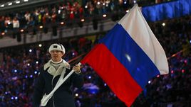 7 февраля 2014 года. Сочи. Александр ЗУБКОВ с флагом России на церемония открытия Олимпиады.