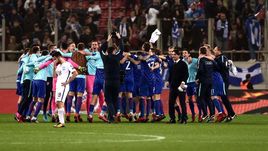 Воскресенье. Пирей. Греция - Хорватия - 0:0. Хорваты празднуют выход на чемпионат мира-2018.