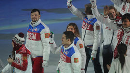Александр ТРЕТЬЯКОВ (второй слева) на церемонии закрытия Игр-2014.