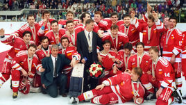 В последний раз наша национальная команда выигрывала хоккейный турнир Олимпиады в 1992 году - без своего флага и гимна.