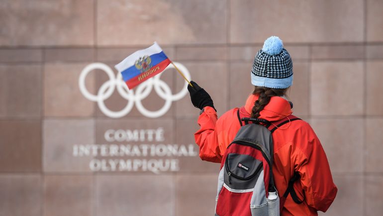 Российский фанат у здания МОК. Фото AFP Российский фанат у здания МОК. Фото AFP