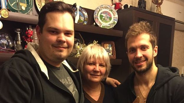 У никиты кологривого есть жена
