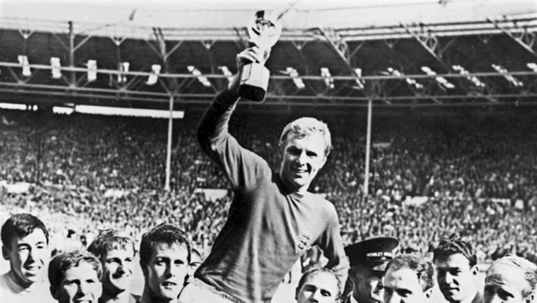 30 июля 1966 года. Лондон. Англия - ФРГ - 4:2. Англичане празднуют победу в финальном матче чемпионата мира. Фото AFP 30 июля 1966 года. Лондон. Англия - ФРГ - 4:2. Англичане празднуют победу в финальном матче чемпионата мира. Фото AFP