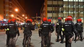 Четверг. Бильбао. У стадиона перед матчем "Атлетик" - "Спартак".