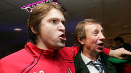 12 ноября 2004 года. Ярославль. "Локомотива" - двукратный чемпион России: Вадим ЕВСЕЕВ и Юрий СЕМИН в золотой раздевалке.