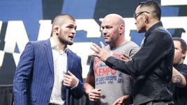 Хабиб НУРМАГОМЕДОВ (слева) против Тони ФЕРГЮСОНА. В центре - Дана УАЙТ.