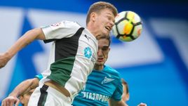Суббота. Санкт-Петербург. "Зенит" - "Краснодар" - 1:2. Олег ШАТОВ провел запоминающийся матч - гол. травма и слезы.