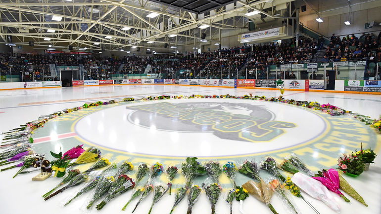 Прощание с хоккеистами команды "Гумбольдт Бронкос". Фото REUTERS