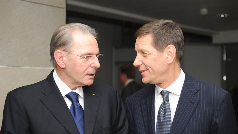 25 ноября 2011 года. Москва. Александр ЖУКОВ (справа) и президент МОК Жак РОГГЕ на бале олимпийцев, посвященном 100-летию Олимпийского комитета России. Фото Татьяна ДОРОГУТИНА 25 ноября 2011 года. Москва. Александр ЖУКОВ (справа) и президент МОК Жак РОГГЕ на бале олимпийцев, посвященном 100-летию Олимпийского комитета России. Фото Татьяна ДОРОГУТИНА