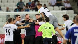 Среда. Волгоград. "Тосно" - "Авангард" - 2:1. Игроки "Тосно" празднуют победу в финале Кубка России.