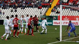 Воскресенье. Пермь. "Амкар" - "Ахмат" - 0:0. Пермяки не смогли забить и избежать стыковых матчей.