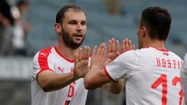 Бранислав ИВАНОВИЧ (слева) отметился красивым голом за сборную Сербии.