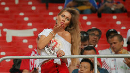 Голые красивые болельщицы футбола — pic 14