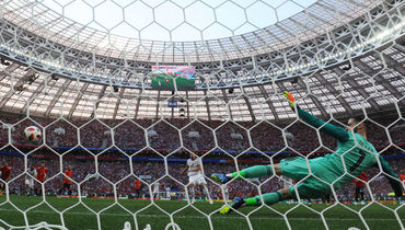 Sunday.  Moscow.  Luzhniki.  Spain - Russia - 1:1, penalties - 3:4.  41st minute.  Penalty Artem DZYUBA.
