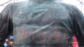 Вандал написали на памятнике Федору Черенкову "Англия".