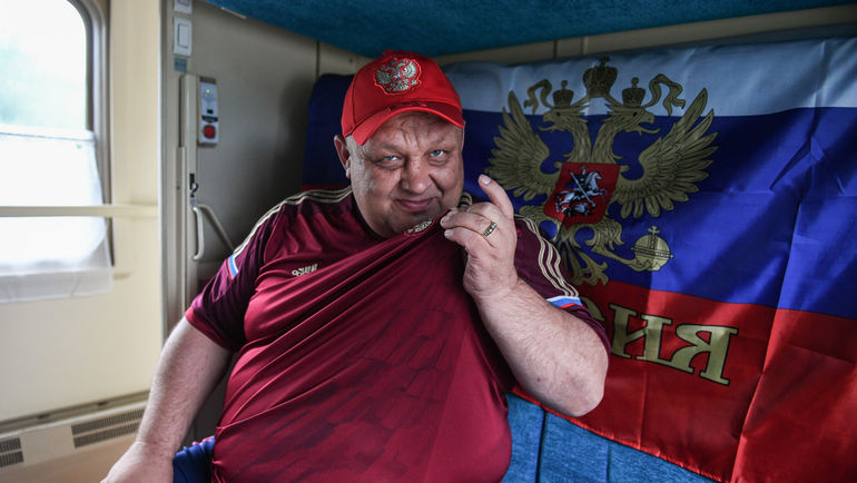 Люди, которые едут 40 часов, чтобы увидеть игру России в Сочи. Кто они?