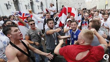Англия - Хорватия: что вытворяют фанаты в Москве