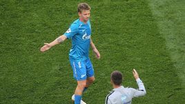 4 августа. Санкт-Петербург. "Зенит" - "Арсенал" - 1:0. Олег ШАТОВ и Сергей СЕМАК.