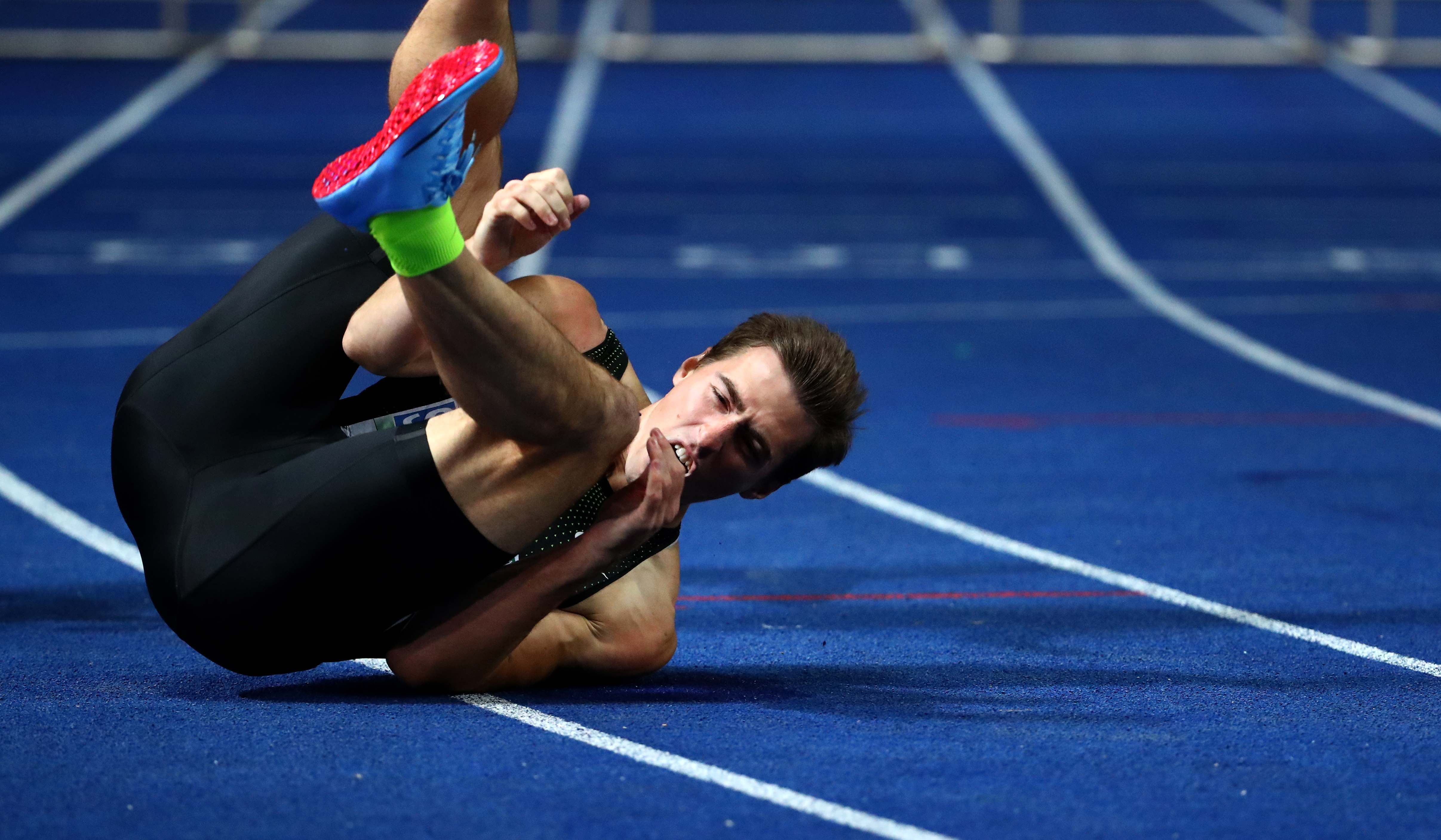 Во время спортивных состязаний спортсмен стреляет из лука выберите правильное утверждение см рисунок