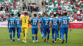 9 августа. Минск. "Динамо" Мн - "Зенит" - 4:0. Игроки сине-бело-голубых перед матчем.