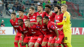 20 сентября. Вена. "Рапид" - "Спартак" 2:0. Игроки красно-белых перед началом матча.