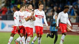 26 сентября. Новороссийск. "Черноморец" - "Спартак" - 0:1. Футболисты красно-белых после финального свистка.