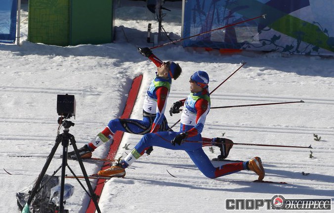 лыжник на финише смотрит на табло с разочарованием
