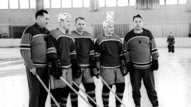 вратари спартака по хоккею за всю историю таблица. volga. вратари спартака по хоккею за всю историю таблица фото. вратари спартака по хоккею за всю историю таблица-volga. картинка вратари спартака по хоккею за всю историю таблица. картинка volga. 1946 год для футболистов «Спартака» отнюдь не был годом, похожим на предвоенные триумфы. Команда во главе с постаревшим Василием Соколовым и вернувшимся с фронта незабываемым Владиславом Жмельковым не могла бороться на равных с сильнейшими коллективами страны. Но все-таки спартаковские ветераны сумели собрать в кулак всю свою волю в кубковых встречах и скорее силою характера, нежели мастерством, завоевали Кубок страны. вратари спартака по хоккею за всю историю таблица. volga. вратари спартака по хоккею за всю историю таблица фото. вратари спартака по хоккею за всю историю таблица-volga. картинка вратари спартака по хоккею за всю историю таблица. картинка volga. 1946 год для футболистов «Спартака» отнюдь не был годом, похожим на предвоенные триумфы. Команда во главе с постаревшим Василием Соколовым и вернувшимся с фронта незабываемым Владиславом Жмельковым не могла бороться на равных с сильнейшими коллективами страны. Но все-таки спартаковские ветераны сумели собрать в кулак всю свою волю в кубковых встречах и скорее силою характера, нежели мастерством, завоевали Кубок страны.