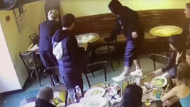 Эпизод драки в кафе с участием Александра Кокорина и Павла Мамаева.