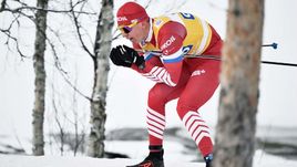 Александр Большунов выиграл две гонки на стартовом этапе Кубка мира в Руке.