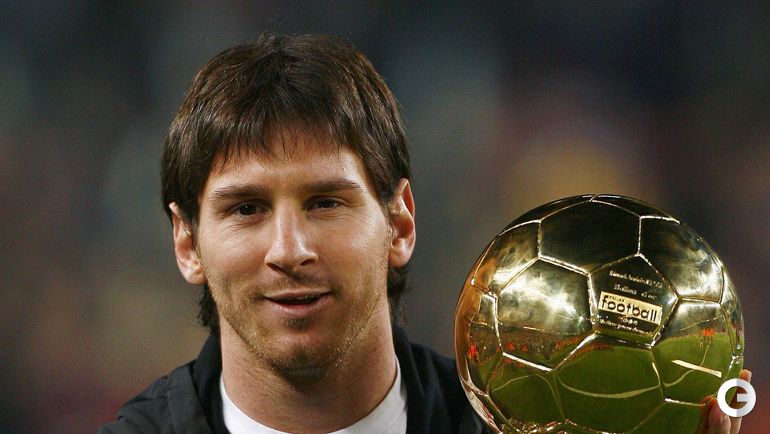 2009 золотой. Лионель Месси 2009. Месси золотой мяч 2009. Lionel Messi 2009. Золотой мяч 2010.