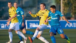 4 февраля. Сан-Педро-дель-Пинатар. "Зенит" - "Дюделанж" - 0:0. Ярослав Ракицкий (второй слева) провел первый матч за "Зенит".